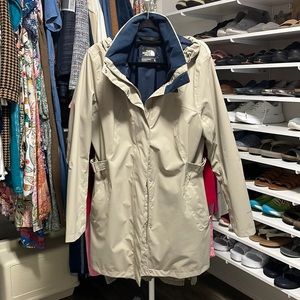 The North Face Women's Lined Windproof Rain Coat